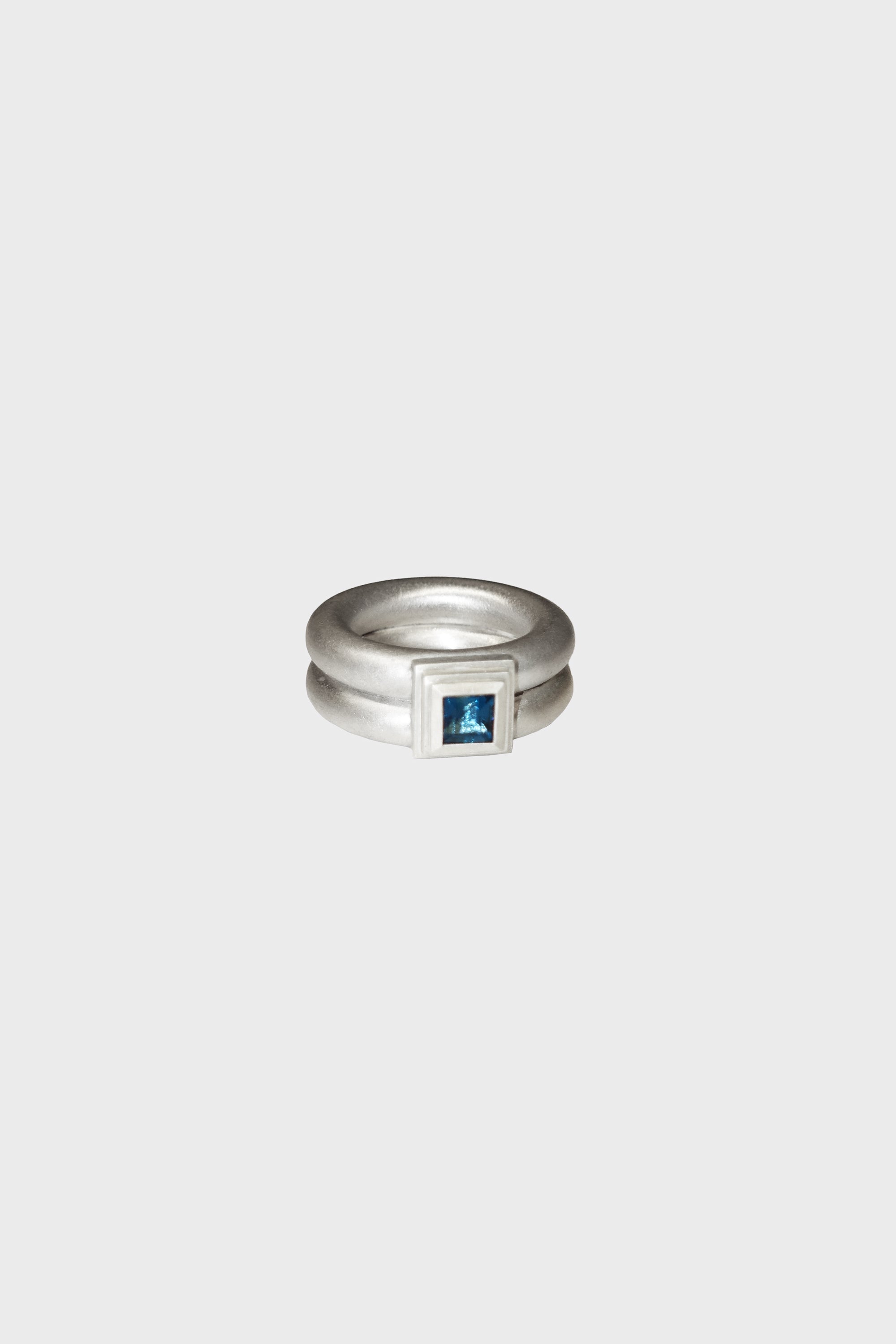 Ziggurat Ring in Sterling Silver & Topaz