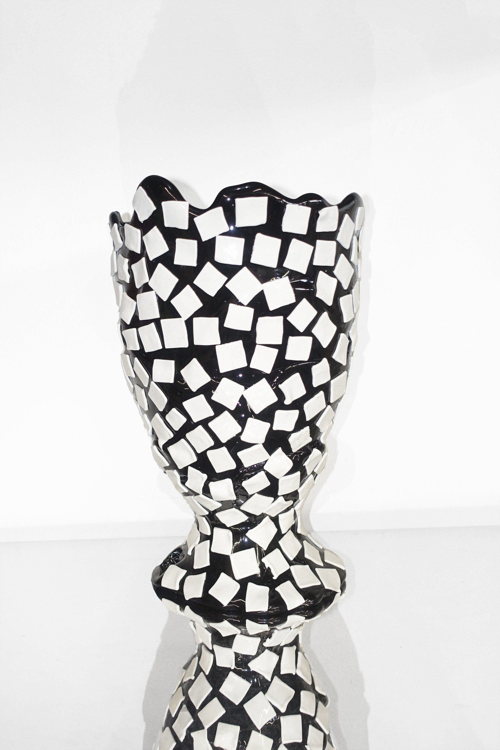 Rock Vase in Matte Black & White - Medium BY FISH DESIGN BY GAETANO PESCE